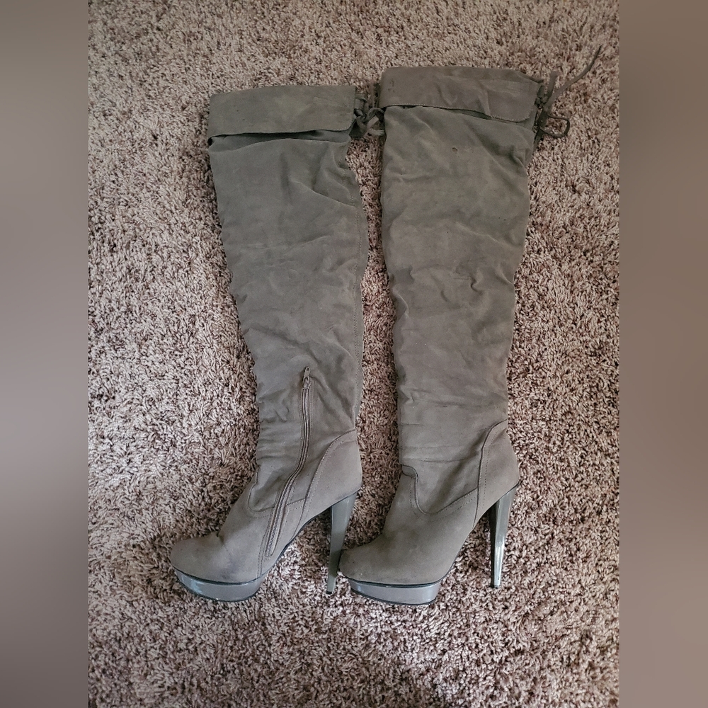Knee high suede gray high heel boots